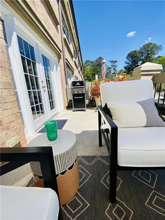 Building Photo - 6980 Roswell Rd