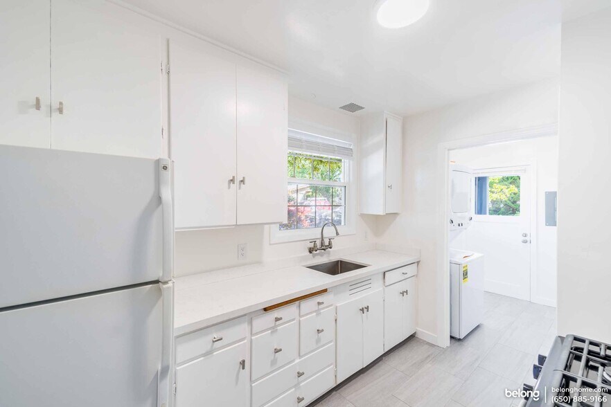 Building Photo - 1458 Hopkins St