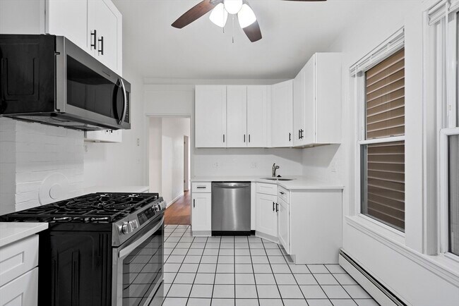Primary Photo - 194 Emerson St