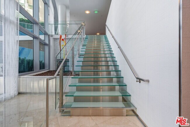 Building Photo - 13700 Marina Pointe Dr