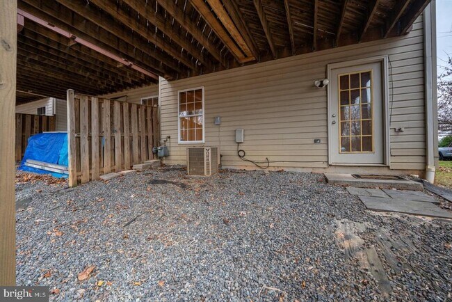 Building Photo - 20821 Shamrock Glen Cir