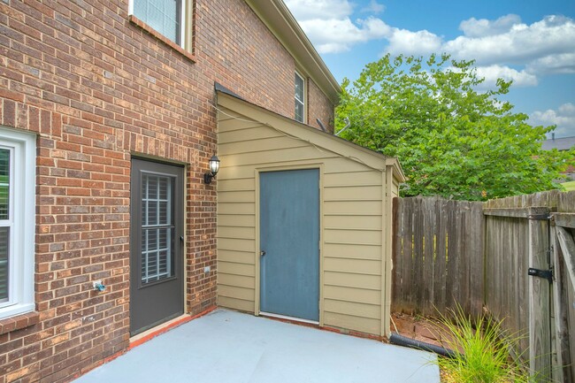 Building Photo - 127 Lakebrink Dr