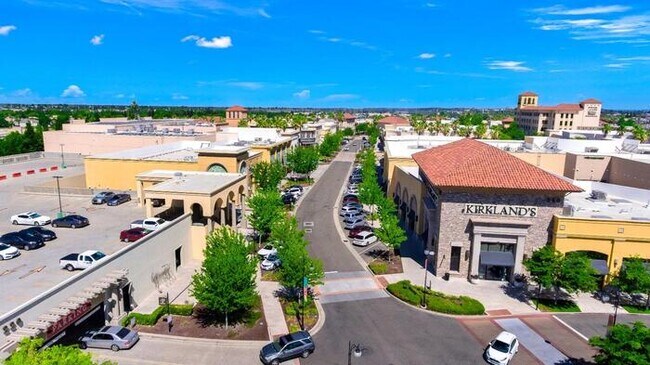 Building Photo - Beautiful 3 Bedroom 2 Bathroom in Gated Community of Folsom, CA!