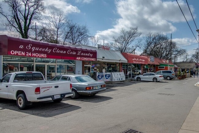 Building Photo - Awesome 2BE/2BA condo located in the heart of Sylvan Park community!