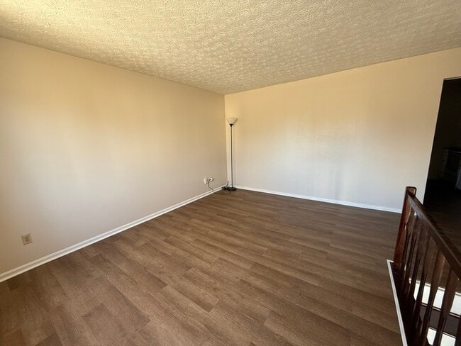 Building Photo - Charming 3 bed, 1.5 bath home!