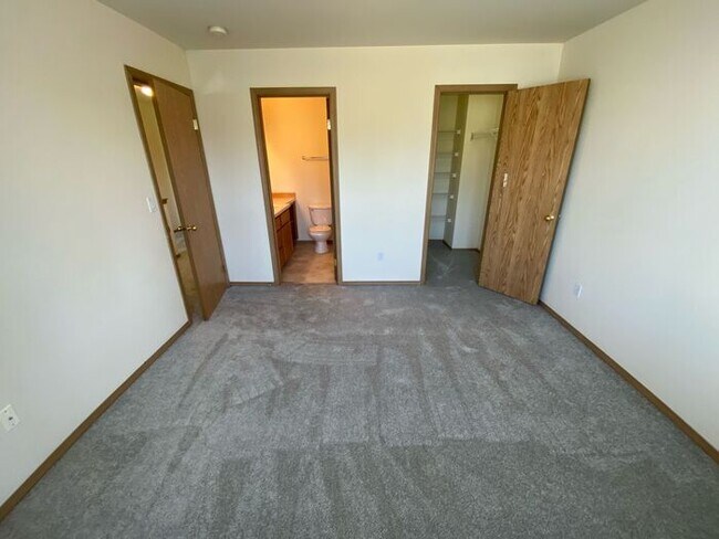 Building Photo - Ballou Estates in the Heart of South Hill