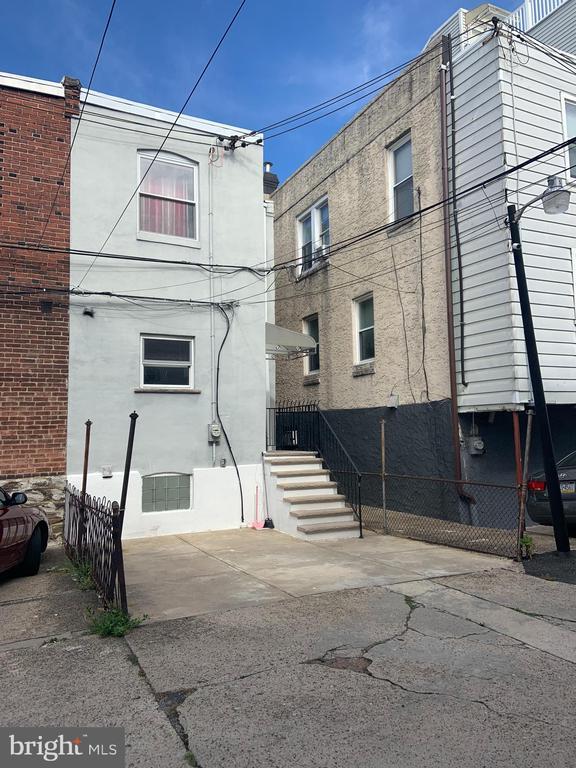 Building Photo - 2811 S Franklin St