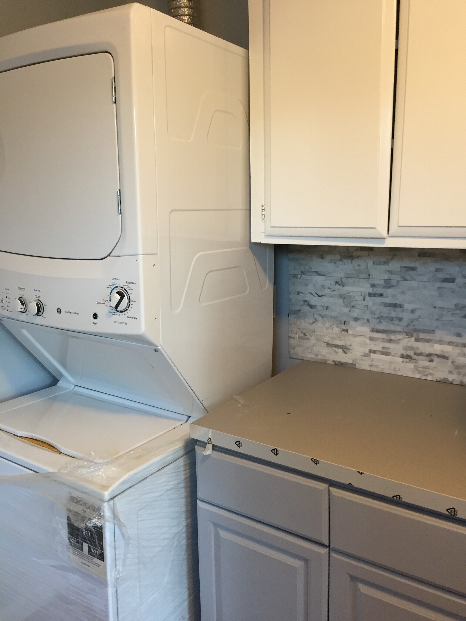 In unit Laundruy - 5529 Cartwright