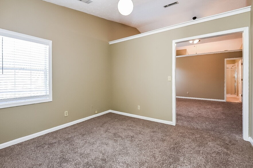 Building Photo - 242 Clarion Rd