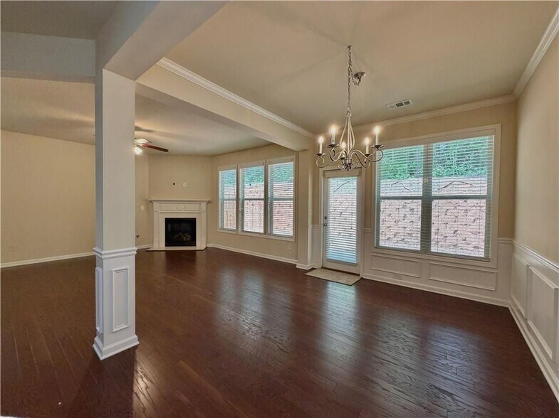 Building Photo - 6215 Crested Moss Dr