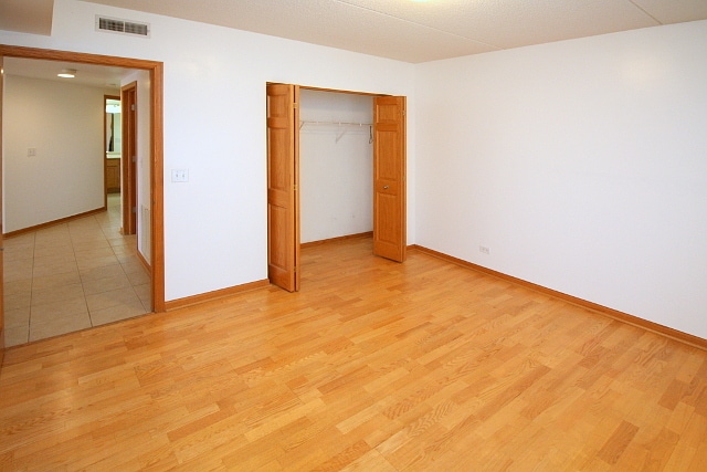 Building Photo - 6560 W Diversey Ave