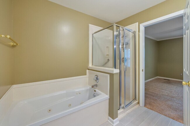 Building Photo - 7037 Mooreland Ct