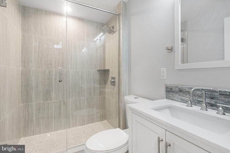Full Bathroom #1 - 2534 E Gordon St