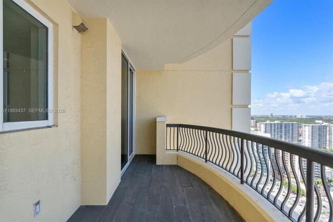 Building Photo - 17875 Collins Ave
