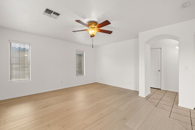 Building Photo - Solar Home with Nice Floorplan in a Great Location! Norterra Dynamite Ranch