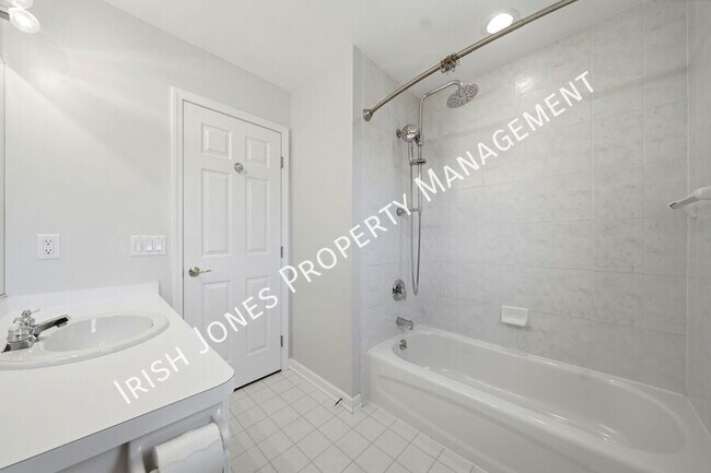 Building Photo - 109 Ashwood Ln