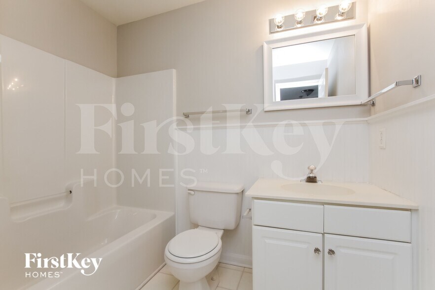 Building Photo - 924 Clearbrook Rd