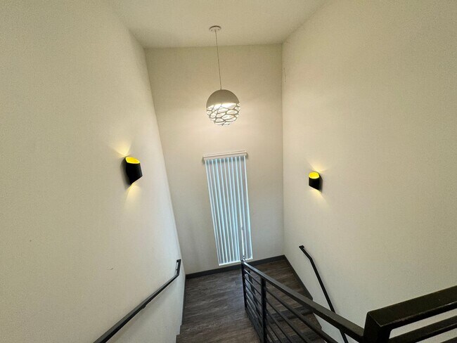 Building Photo - dun8385