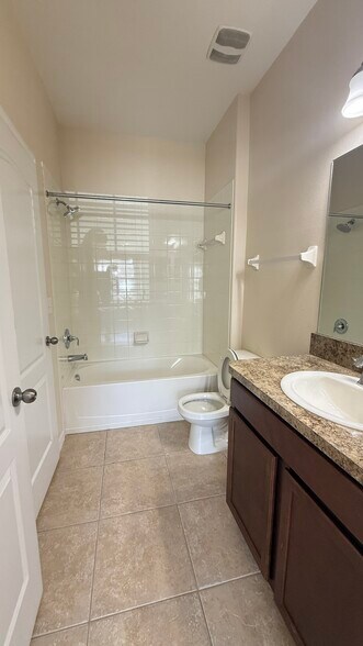 Building Photo - 4008 Shade Tree Ln