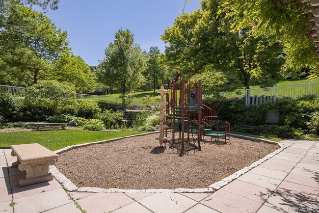 Building Photo - 1321 Round Pointe Dr