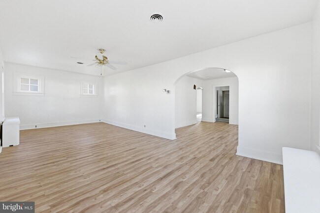 Building Photo - 140 Maddock Ave