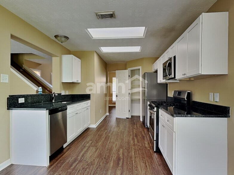 Building Photo - 12227 Lavon Dr