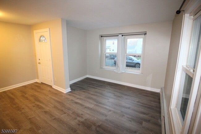 Building Photo - 31 Stewart Pl