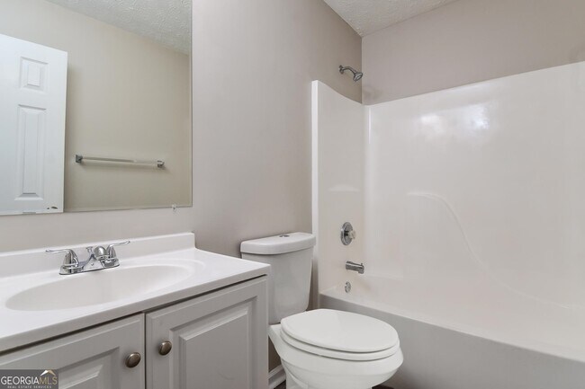 Building Photo - 8043 Trinity Park Dr