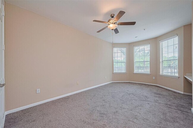 Building Photo - 7575 Kirby Dr