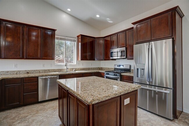 Building Photo - Large 4 bed, 3 bath home in Prescott for R...