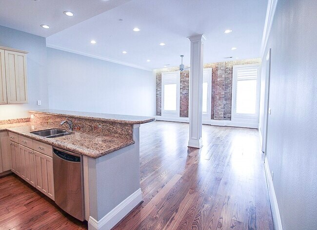 Building Photo - 2207 Postoffice St