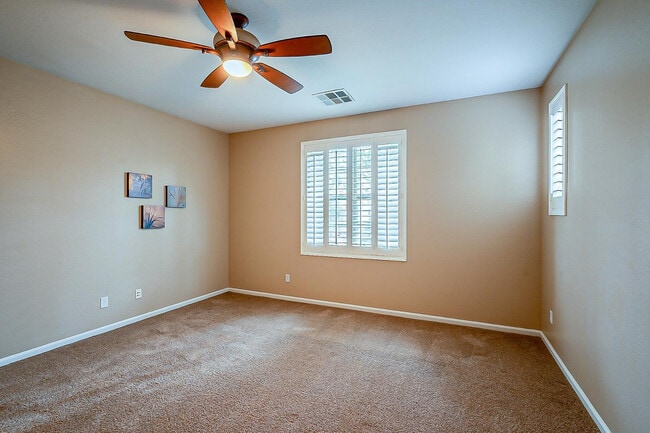 Building Photo - 15370 W Bloomfield Rd
