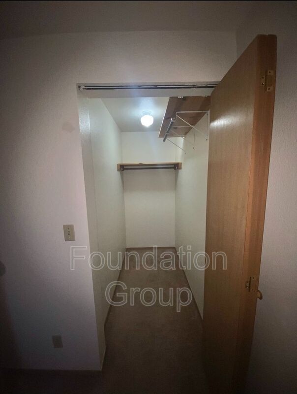Building Photo - 922 N 104th St