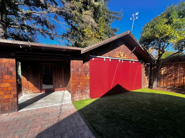 Building Photo - Charming Petaluma Home Near Downtown