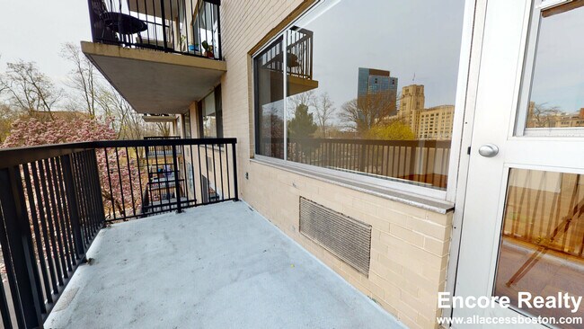 Building Photo - 101 Monmouth St