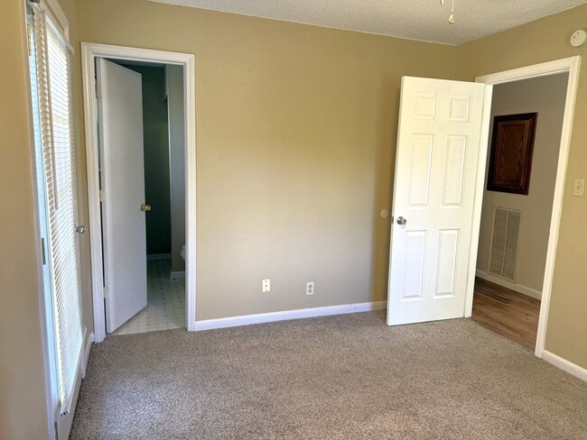 Building Photo - West Knoxville 37921 - Great Location! 3 bedroom 2.5 bath home w/bonus room - Call Adam Sharp (86...