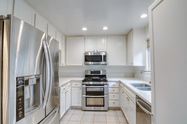 Building Photo - 938 18th St