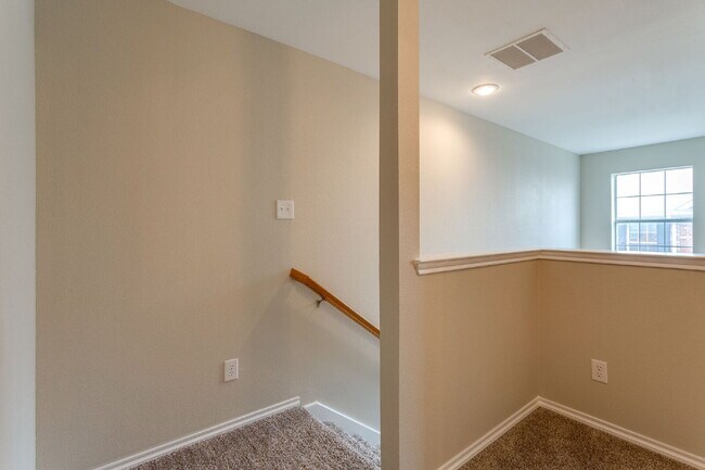 Building Photo - Richardson Townhome