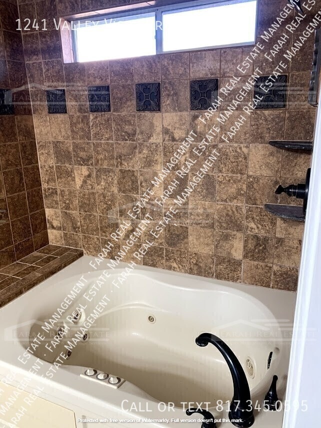 Building Photo - 1241 Valley Vista Dr