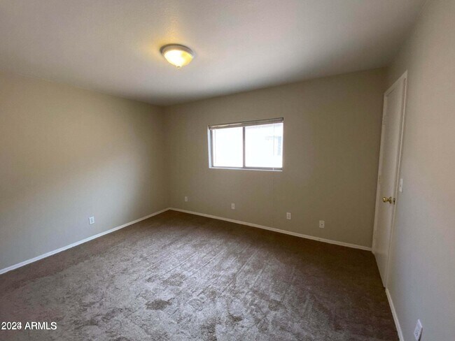 Building Photo - 2138 E Spruce Dr