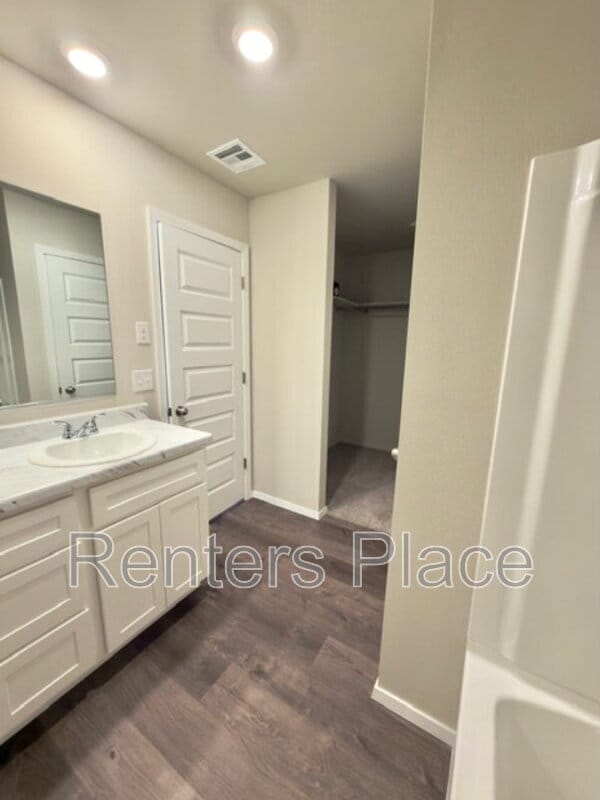 Building Photo - 1004 W Lawton Rd