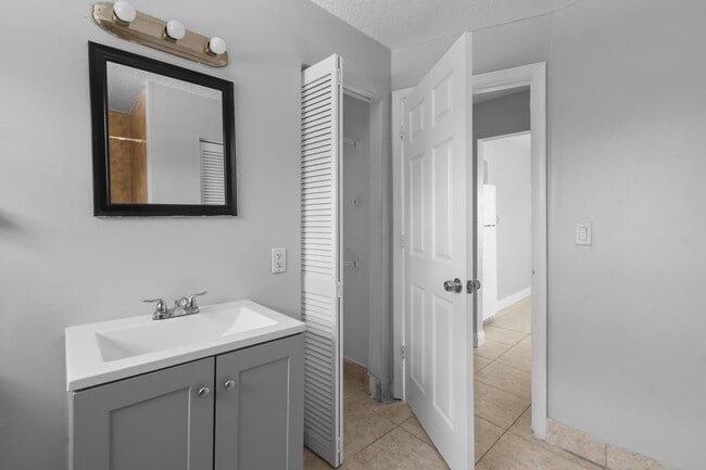 Building Photo - 3721 Henry Ave