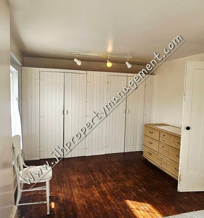 Building Photo - 503 W Pleasant St