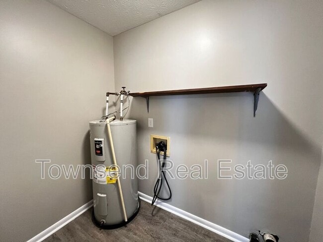 Building Photo - 1429 Ireland Dr