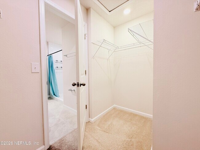 Building Photo - 5885 Creekside Crossing Dr