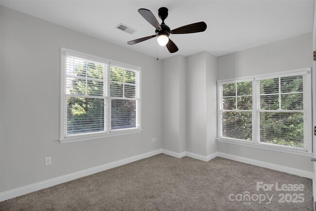 Building Photo - 1305 Summit Greenway Court