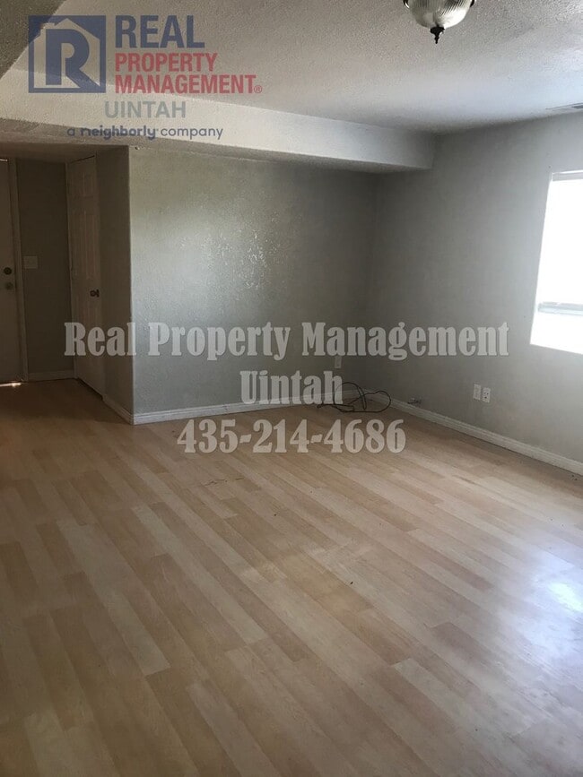 Building Photo - 1620 S Vernal Ave