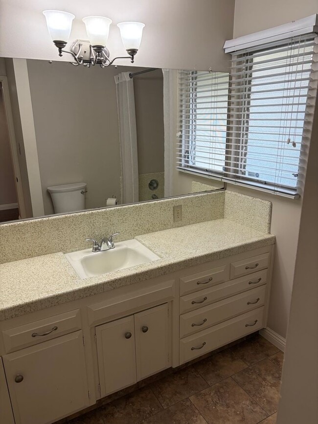 Building Photo - 55 and OLDER KERN CITY 2 BED UPDATED HOME