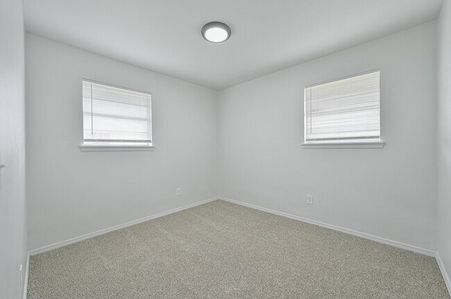Building Photo - 4720 SE 50th St