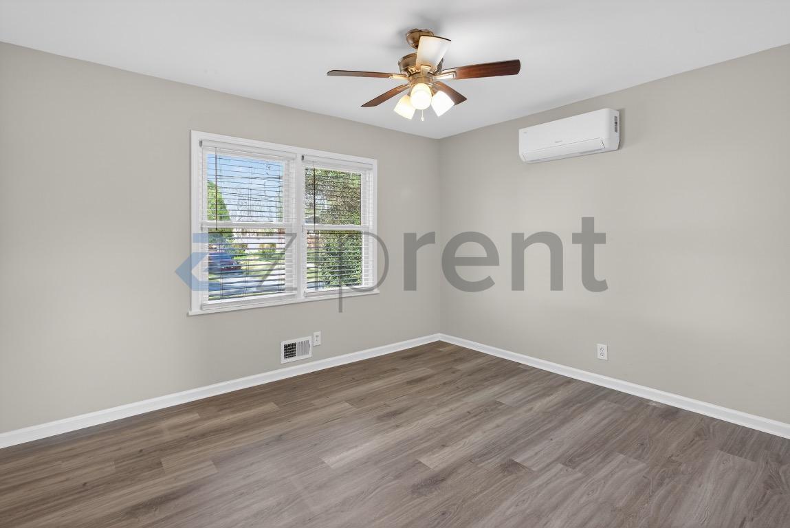 Building Photo - Unit A